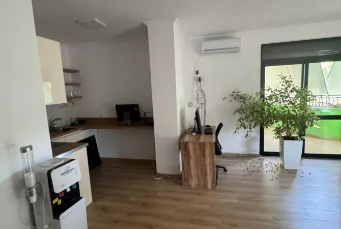 Shtepi me qera Apartament ne Tirane, 2+1, Mobilimi Bosh, pa mobiluar, Pagesa 700  Euro.