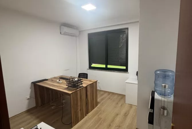 Shtepi me qera Apartament ne Tirane, 2+1, Mobilimi Bosh, pa mobiluar, Pagesa 700  Euro.