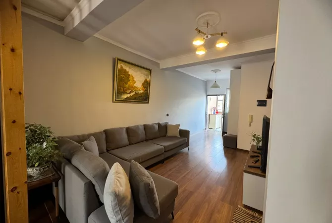 Shtepi me qera Apartament ne Tirane, 2+1, Mobilimi E mobiluar, Pagesa 550  Euro.