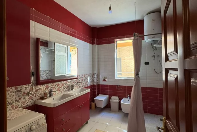 Shtepi me qera Apartament ne Tirane, 2+1, Mobilimi E mobiluar, Pagesa 550  Euro.