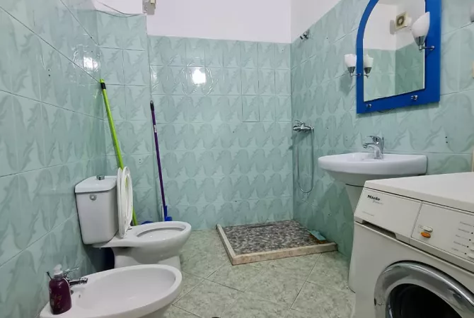 Shtepi me qera Apartament ne Tirane, 2+1, Mobilimi E mobiluar, Pagesa 550  Euro.