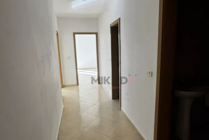 Shtepi me qera Apartament ne Tirane, 3+1, Mobilimi Bosh, pa mobiluar, Pagesa 1,200  Euro.