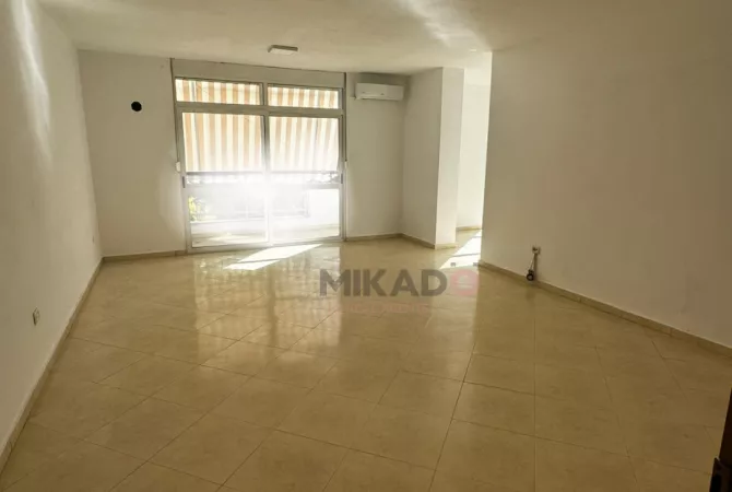 Shtepi me qera Apartament ne Tirane, 3+1, Mobilimi Bosh, pa mobiluar, Pagesa 1,200  Euro.