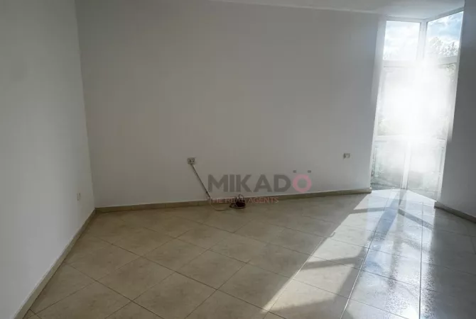 Shtepi me qera 3+1 ne Tirane - 1,200 Euro