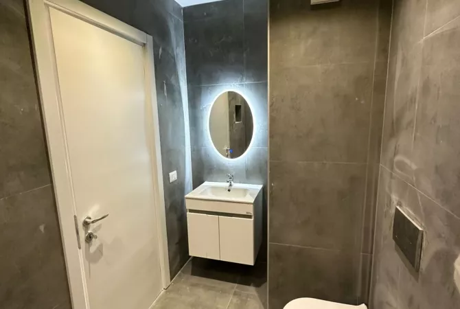 Shtepi ne shitje Apartament ne Tirane, 3+1, Mobilimi Bosh, pa mobiluar, Pagesa 200,000  Euro.