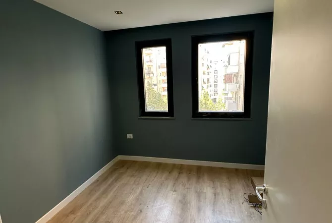 Shtepi ne shitje Apartament ne Tirane, 3+1, Mobilimi Bosh, pa mobiluar, Pagesa 200,000  Euro.