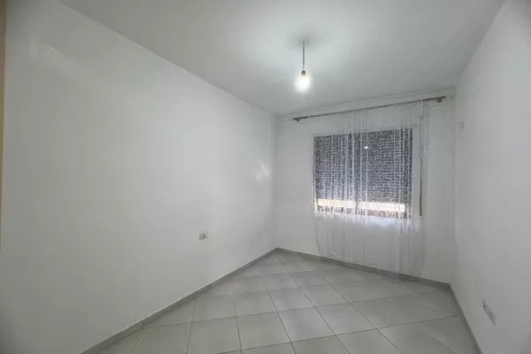 Shtepi me qera Apartament ne Tirane, 3+1, Mobilimi E mobiluar, Pagesa 650  Euro.
