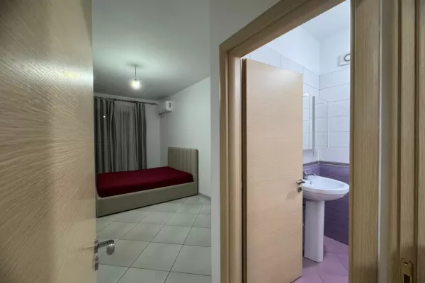 Shtepi me qera Apartament ne Tirane, 3+1, Mobilimi E mobiluar, Pagesa 650  Euro.