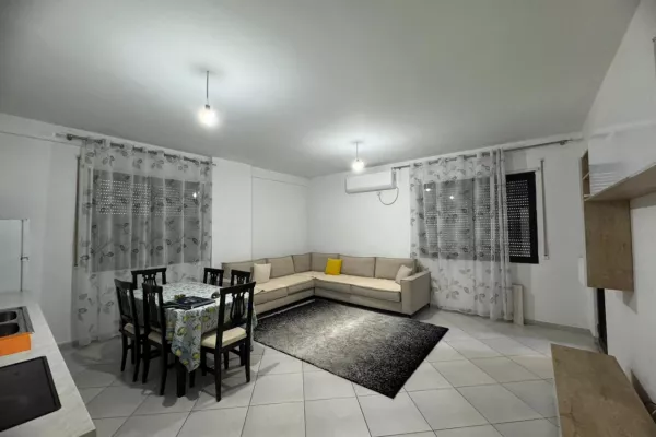 Shtepi me qera Apartament ne Tirane, 3+1, Mobilimi E mobiluar, Pagesa 650  Euro.