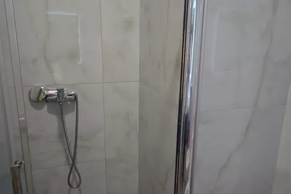 Shtepi ne shitje Apartament ne Tirane, 2+1, Mobilimi E mobiluar, Pagesa 170,000  Euro.