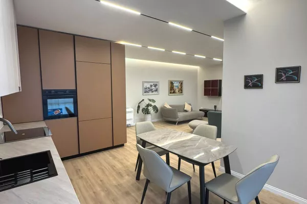 Shtepi me qera 2+1 ne Tirane - 1,300 Euro