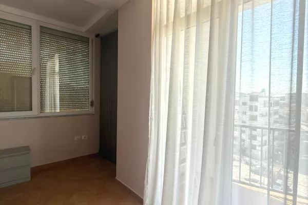 Shtepi me qera Apartament ne Tirane, 2+1, Mobilimi E mobiluar, Pagesa 700  Euro.