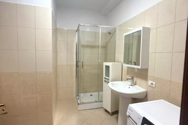 Shtepi me qera Apartament ne Tirane, 2+1, Mobilimi E mobiluar, Pagesa 700  Euro.