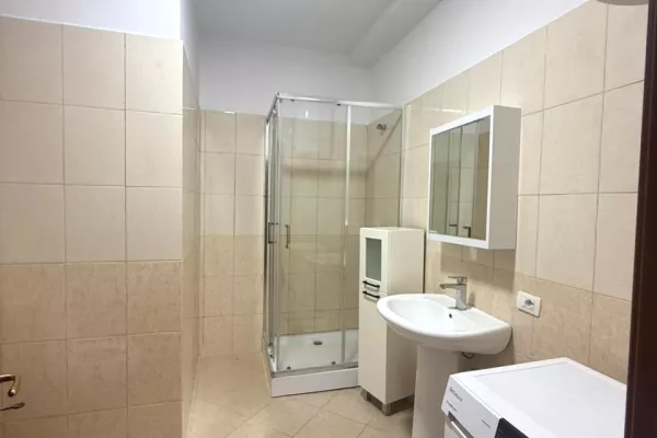 Shtepi me qera Apartament ne Tirane, 2+1, Mobilimi E mobiluar, Pagesa 700  Euro.