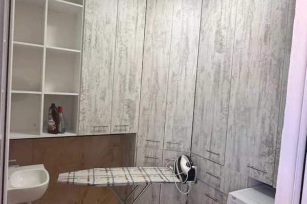 Shtepi me qera Apartament ne Tirane, 3+1, Mobilimi E mobiluar, Pagesa 650  Euro.