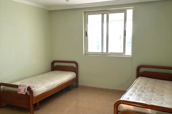 Shtepi ne shitje Apartament ne Tirane, 2+1, Mobilimi E mobiluar, Pagesa 134,000  Euro.