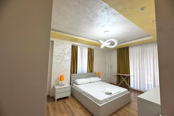 Shtepi me qera Apartament ne Tirane, 2+1, Mobilimi E mobiluar, Pagesa 1,000  Euro.