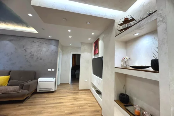 Shtepi me qera Apartament ne Tirane, 2+1, Mobilimi E mobiluar, Pagesa 1,000  Euro.