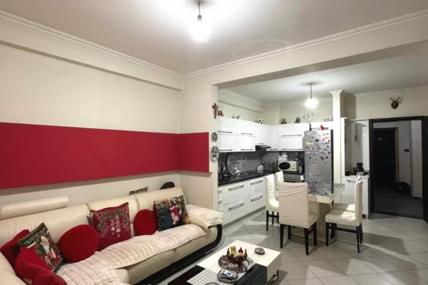 Shtepi me qera 2+1 ne Tirane - 550 Euro