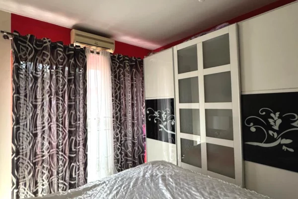 Shtepi me qera Apartament ne Tirane, 2+1, Mobilimi E mobiluar, Pagesa 550  Euro.