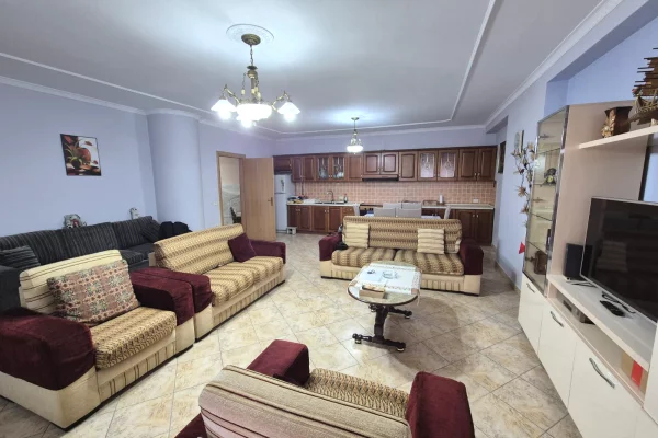 Shtepi me qera Apartament ne Tirane, 2+1, Mobilimi E mobiluar, Pagesa 700  Euro.