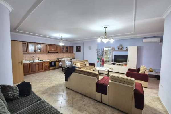 Shtepi me qera 2+1 ne Tirane - 700 Euro