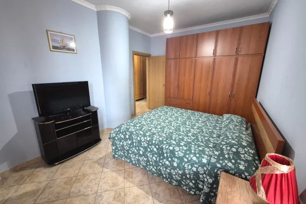 Shtepi me qera Apartament ne Tirane, 2+1, Mobilimi E mobiluar, Pagesa 700  Euro.