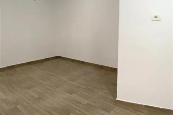 Shtepi ne shitje Apartament ne Tirane, 1+1, Mobilimi Bosh, pa mobiluar, Pagesa 109,000  Euro.