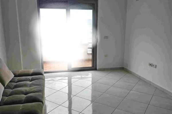 Shtepi ne shitje 1+1 ne Tirane - 84,000 Euro