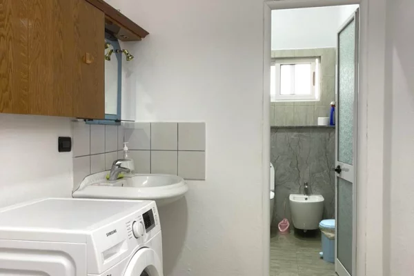 Shtepi me qera 2+1 ne Tirane - 400 Euro