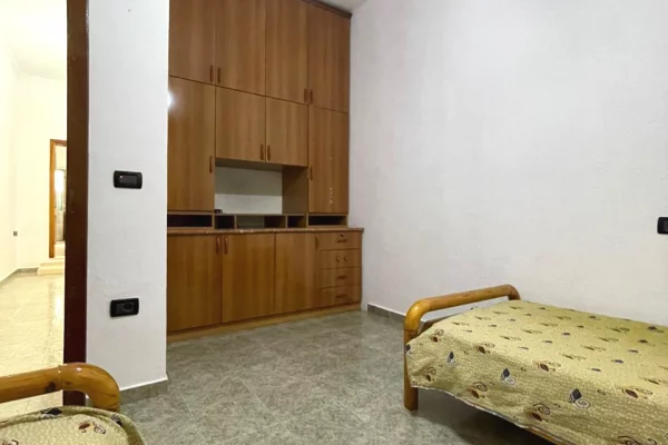 Shtepi me qera 2+1 ne Tirane - 400 Euro