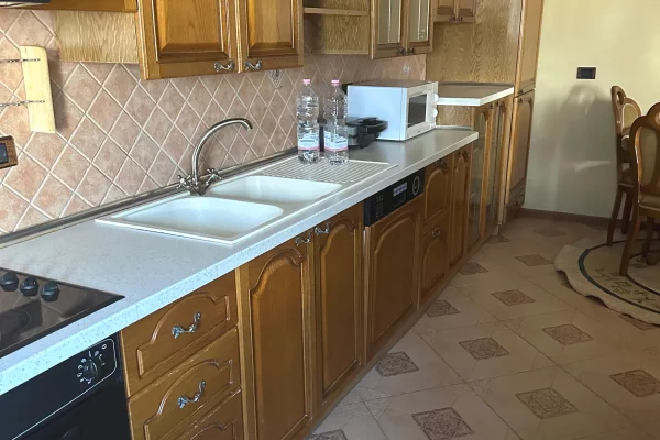 Shtepi me qera 2+1 ne Tirane - 1,500 Euro