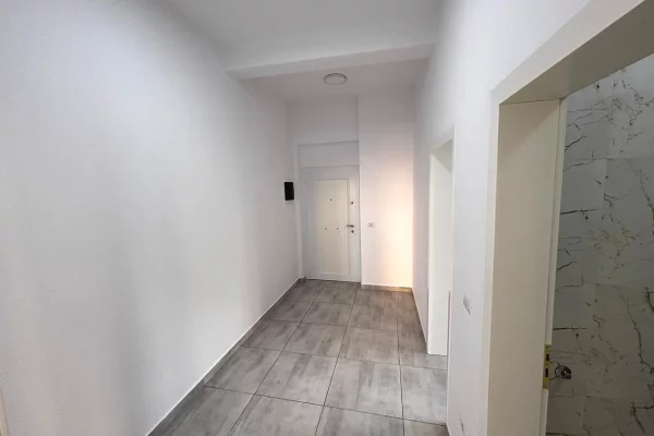 Shtepi me qera Apartament ne Tirane, 3+1, Mobilimi Bosh, pa mobiluar, Pagesa 500  Euro.