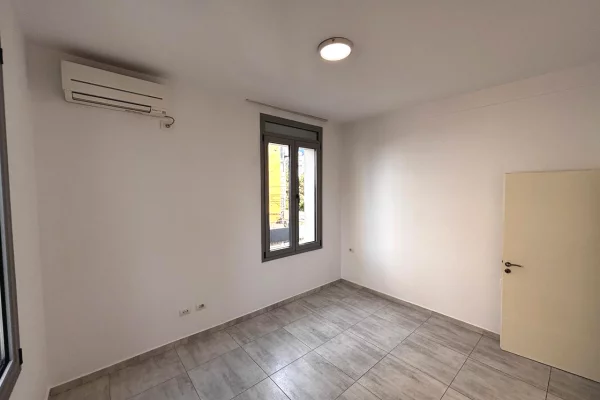Shtepi me qera Apartament ne Tirane, 3+1, Mobilimi Bosh, pa mobiluar, Pagesa 500  Euro.