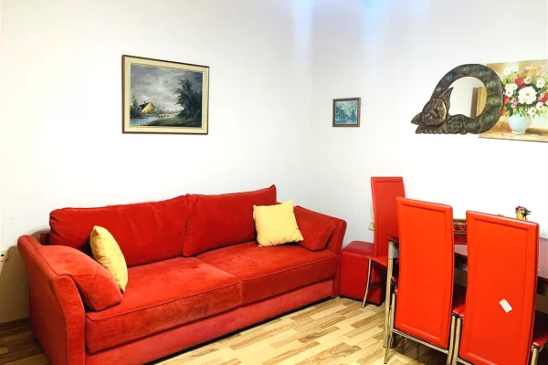 Shtepi me qera 2+1 ne Tirane - 650 Euro