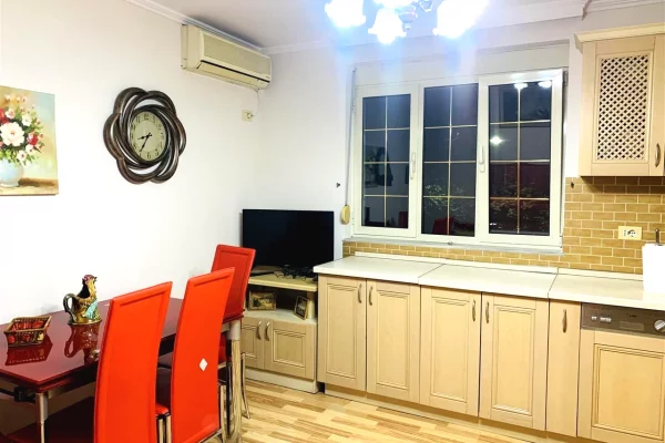 Shtepi me qera Apartament ne Tirane, 2+1, Mobilimi E mobiluar, Pagesa 650  Euro.