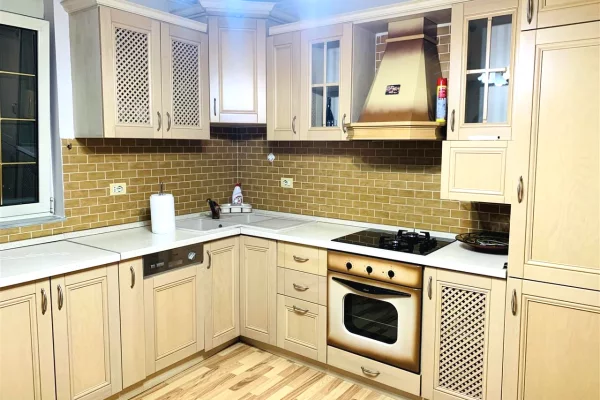 Shtepi me qera Apartament ne Tirane, 2+1, Mobilimi E mobiluar, Pagesa 650  Euro.