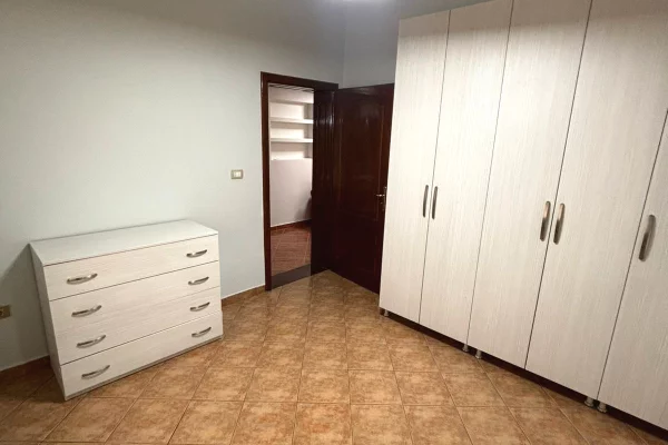 Shtepi me qera Apartament ne Tirane, 1+1, Mobilimi E mobiluar, Pagesa 450  Euro.