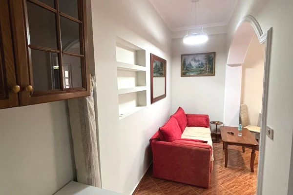 Shtepi me qera 1+1 ne Tirane - 450 Euro