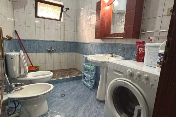Shtepi me qera Apartament ne Tirane, 1+1, Mobilimi E mobiluar, Pagesa 450  Euro.