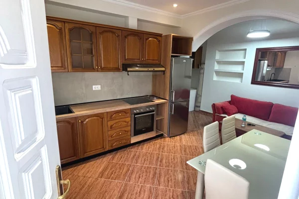 Shtepi me qera Apartament ne Tirane, 1+1, Mobilimi E mobiluar, Pagesa 450  Euro.