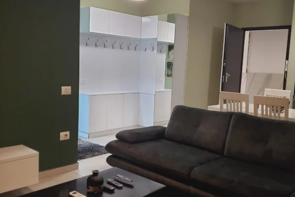 Shtepi me qera 2+1 ne Tirane - 1,000 Euro