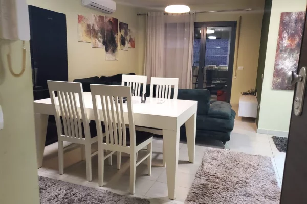 Shtepi me qera Apartament ne Tirane, 2+1, Mobilimi E mobiluar, Pagesa 1,000  Euro.
