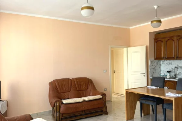 Shtepi me qera Apartament ne Tirane, 2+1, Mobilimi E mobiluar, Pagesa 250  Euro.