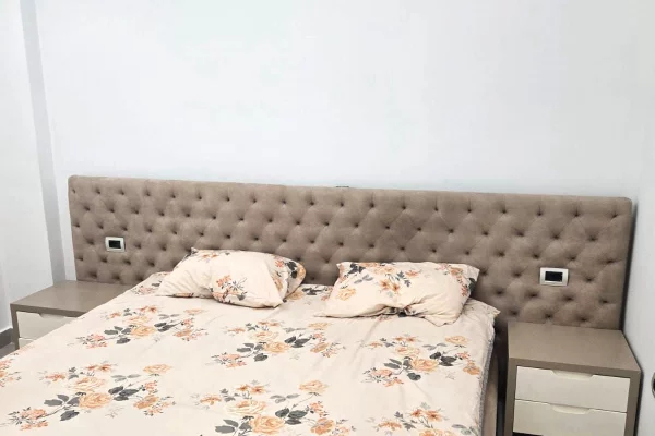 Shtepi me qera Apartament ne Tirane, 1+1, Mobilimi E mobiluar, Pagesa 550  Euro.