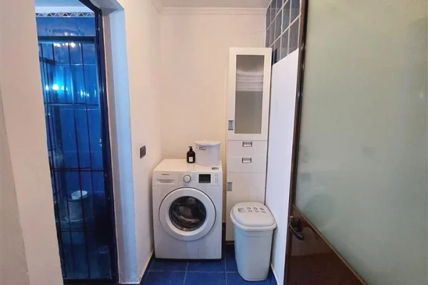 Shtepi ne shitje Apartament ne Tirane, 2+1, Mobilimi E mobiluar, Pagesa 280,000  Euro.