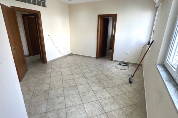 Business Property for Rent 3+1 in Tirana - 1,150 Euro