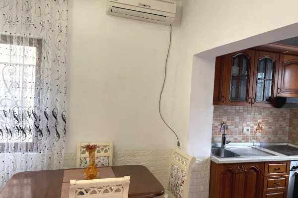 Shtepi me qera Apartament ne Tirane, 2+1, Mobilimi E mobiluar, Pagesa 350  Euro.