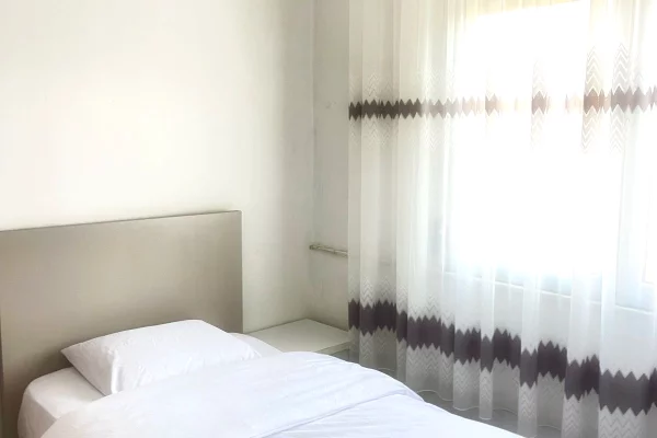 Shtepi me qera Apartament ne Tirane, 2+1, Mobilimi E mobiluar, Pagesa 700  Euro.