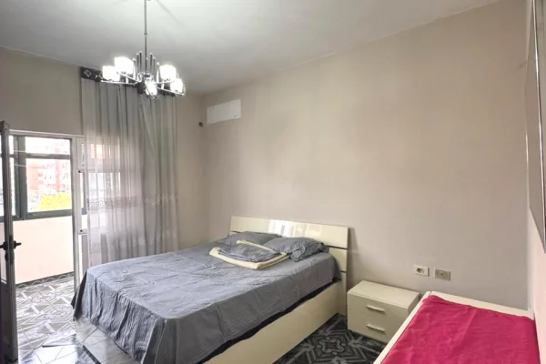 Shtepi me qera Apartament ne Tirane, 2+1, Mobilimi E mobiluar, Pagesa 400  Euro.